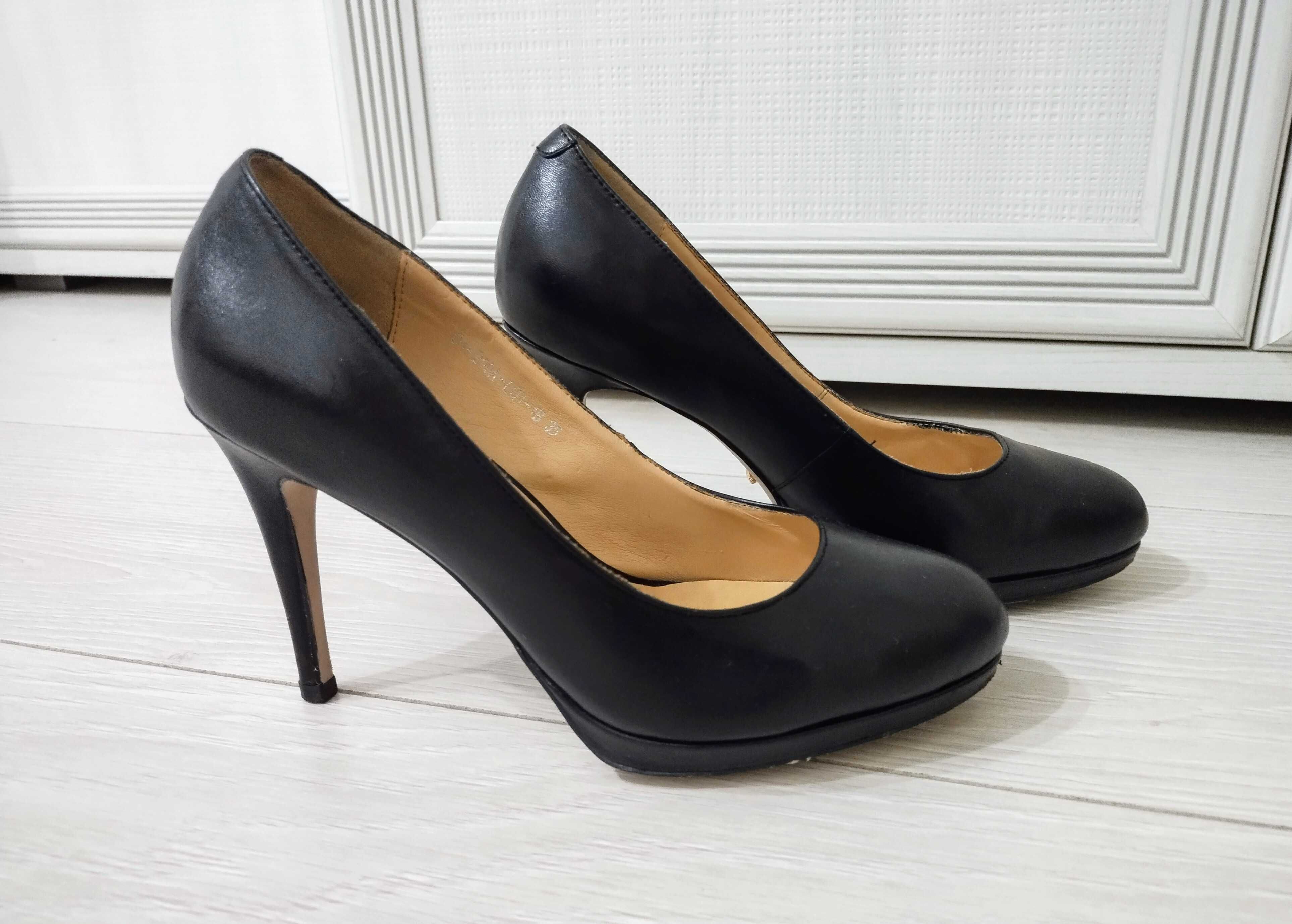 Продам женские туфли Djovannia