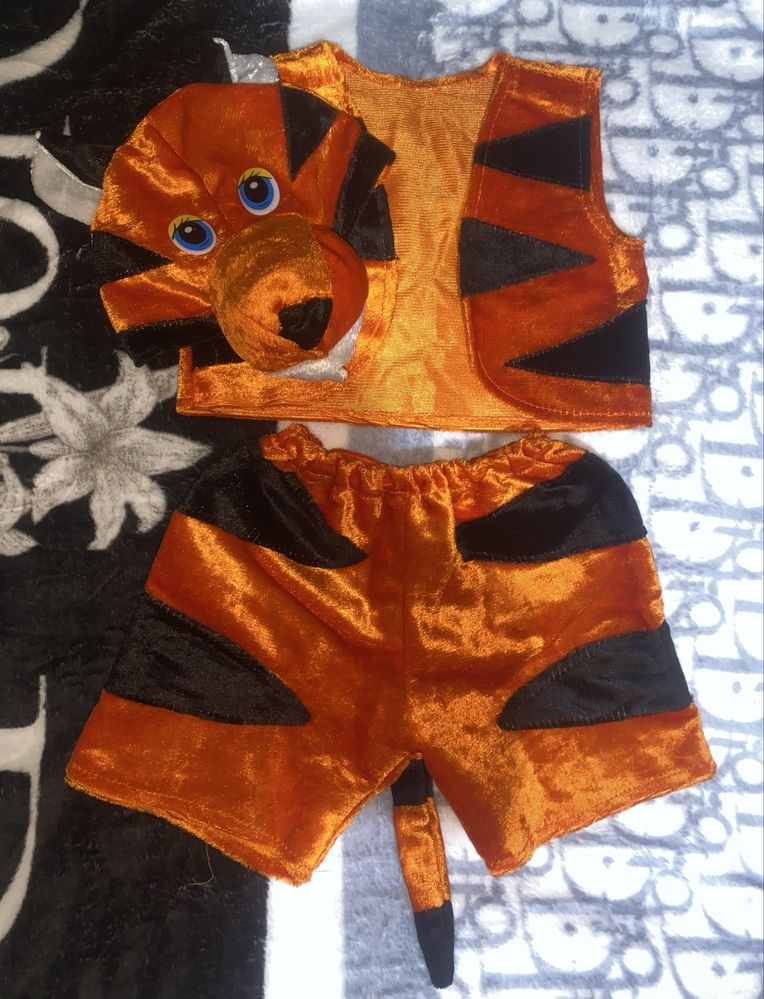 Продам карнавальный костюм