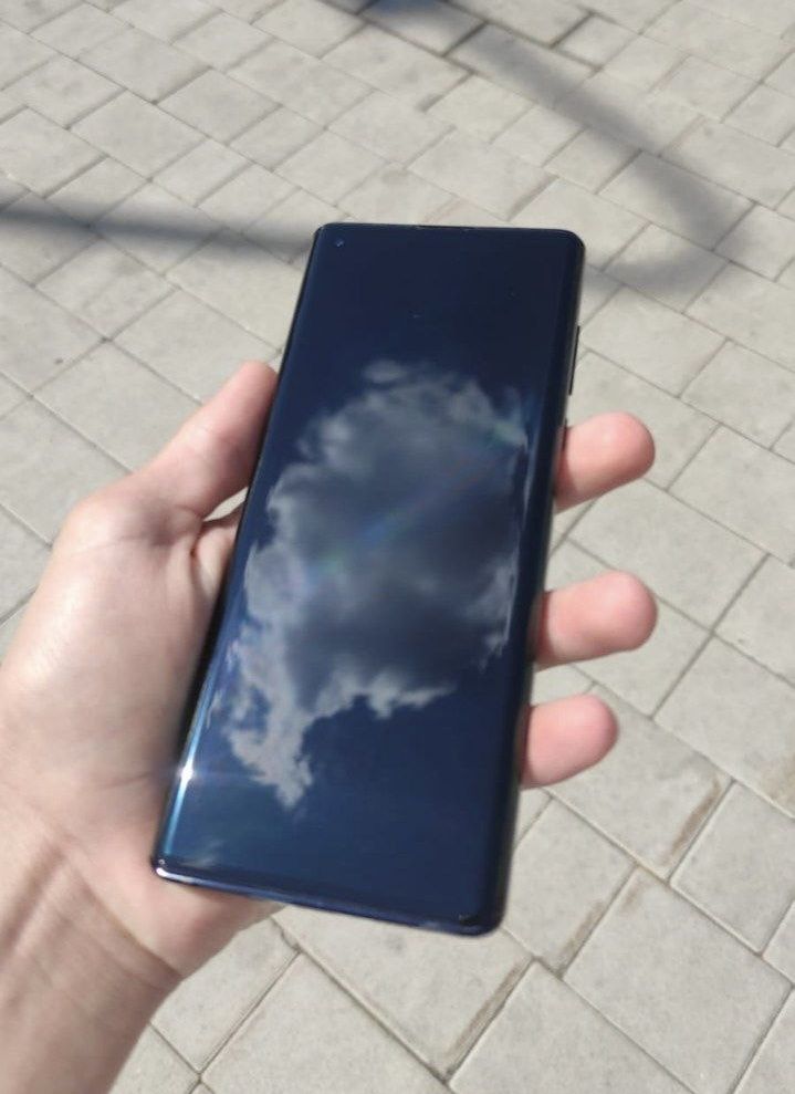 Продам Motorola edge