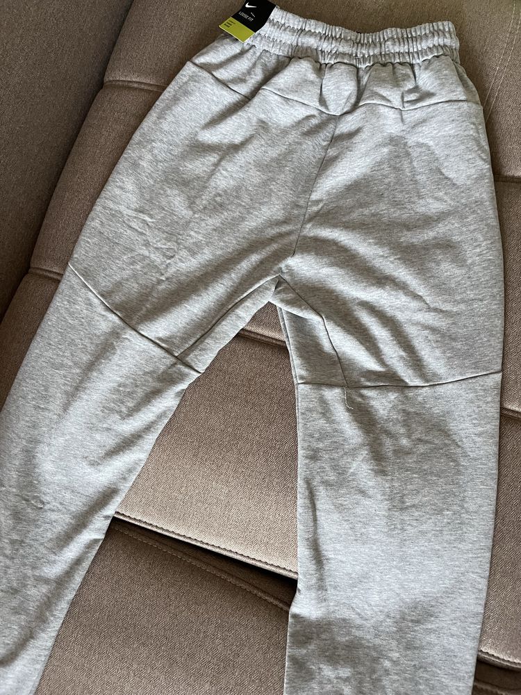 продаю новый найк теч флис трико новый версия (nike tech fleece)