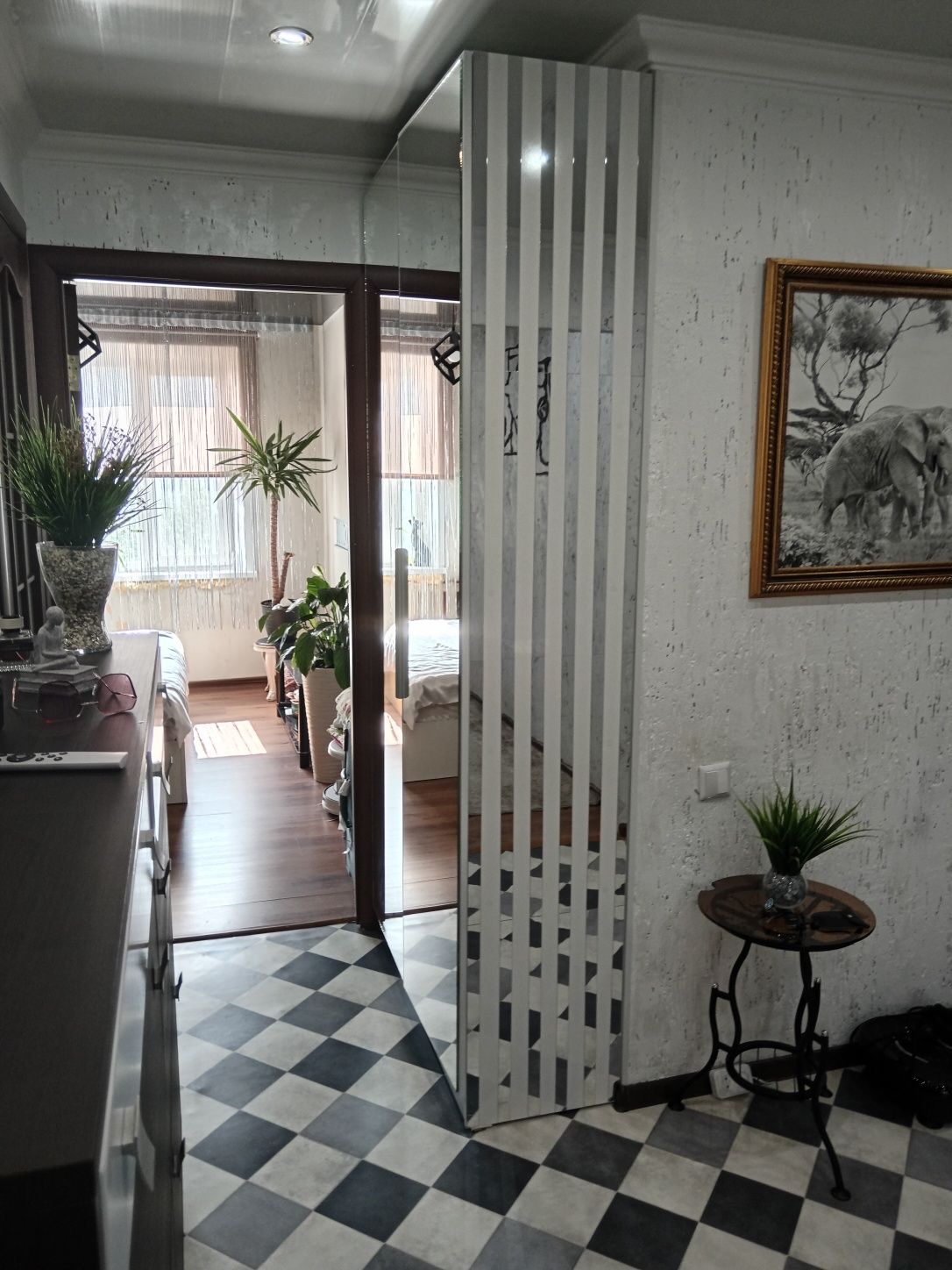 Продам 2-ух комн.кв. в 6мкр.