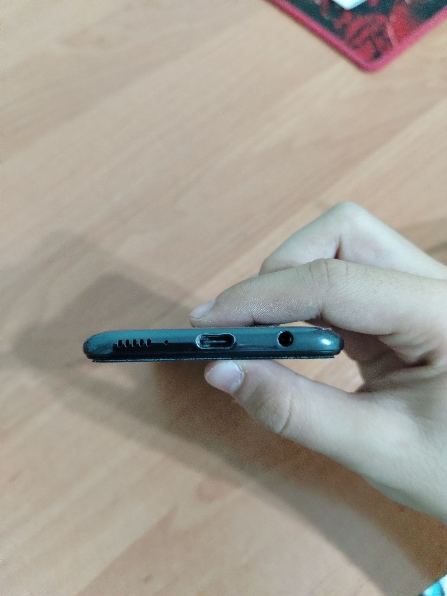 Samsung A40 64Gb в хорошем состоянии