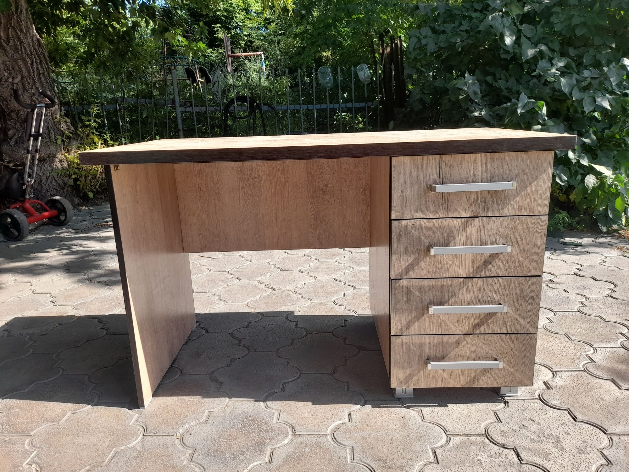 Стол офисно - письмены.й