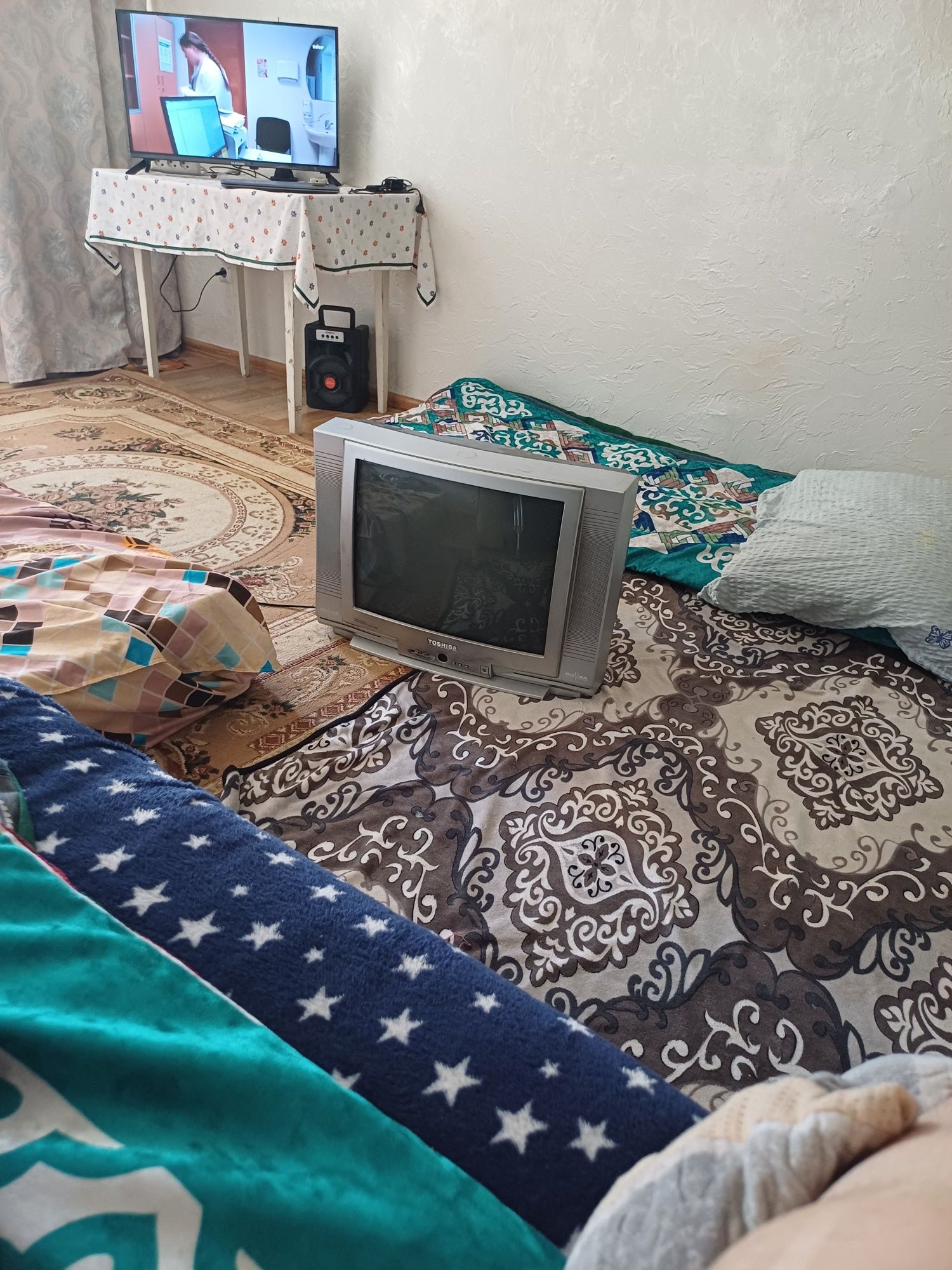Телевизор рабочий есть пульт