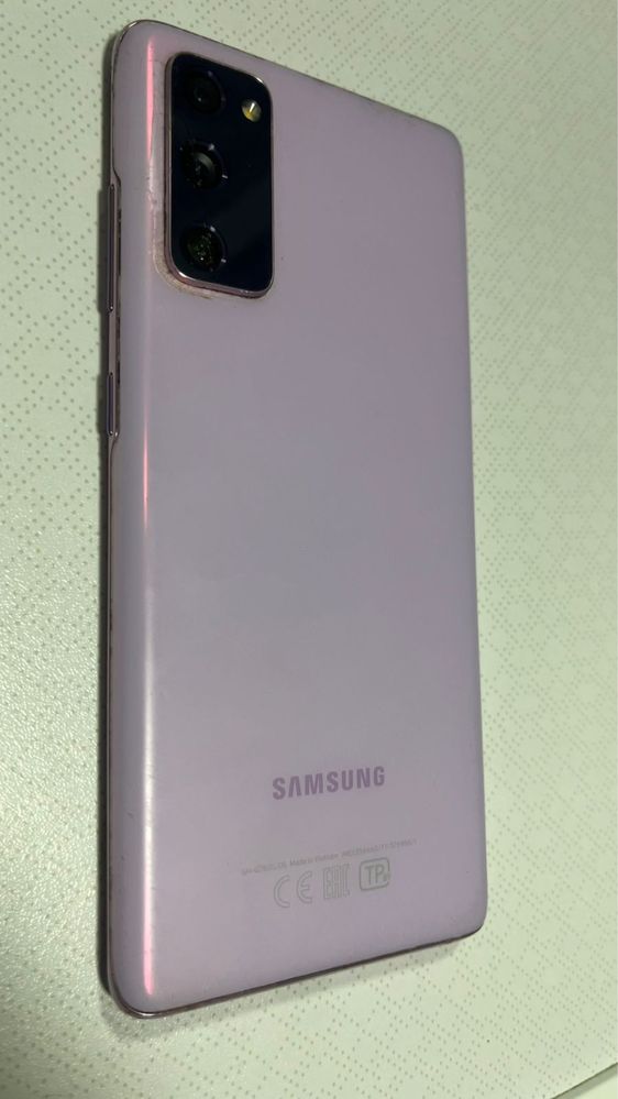 Продам самсунг s20fe срочно
