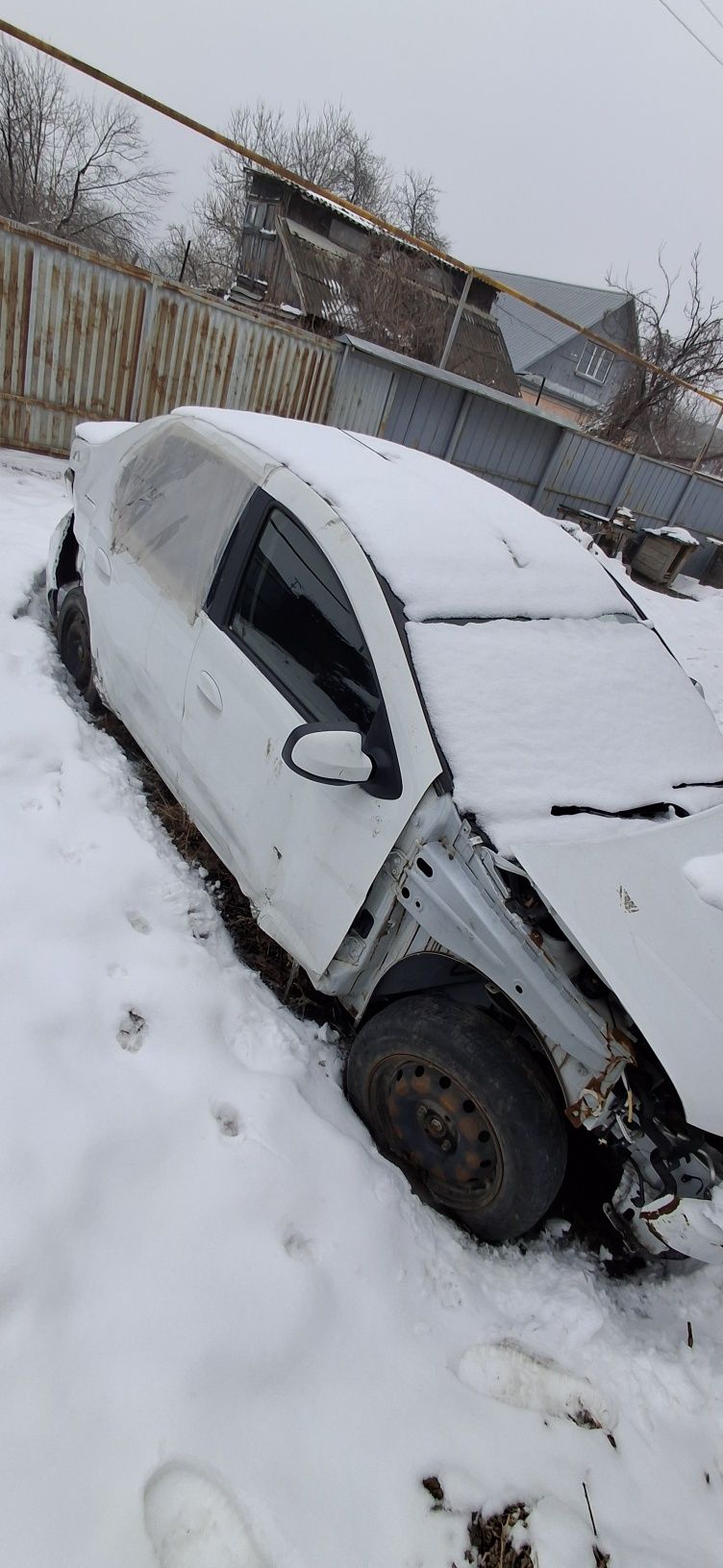 Renault Logan-2. Состояние АВАРИЙНЫЙ