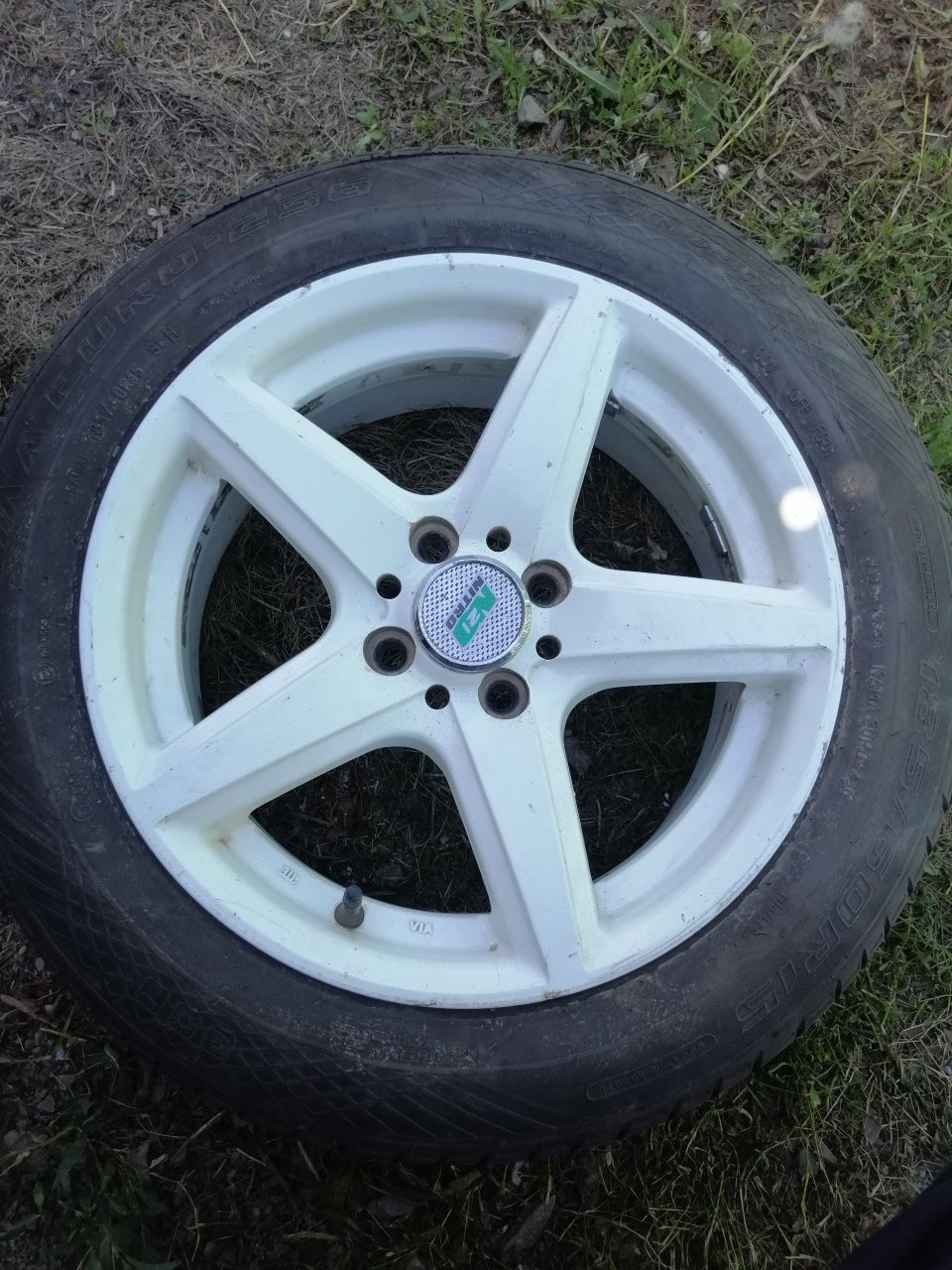 Продам колеса. 185/60 R15. В хорошем состоянии
Разболтовка 4*114.3
Рез