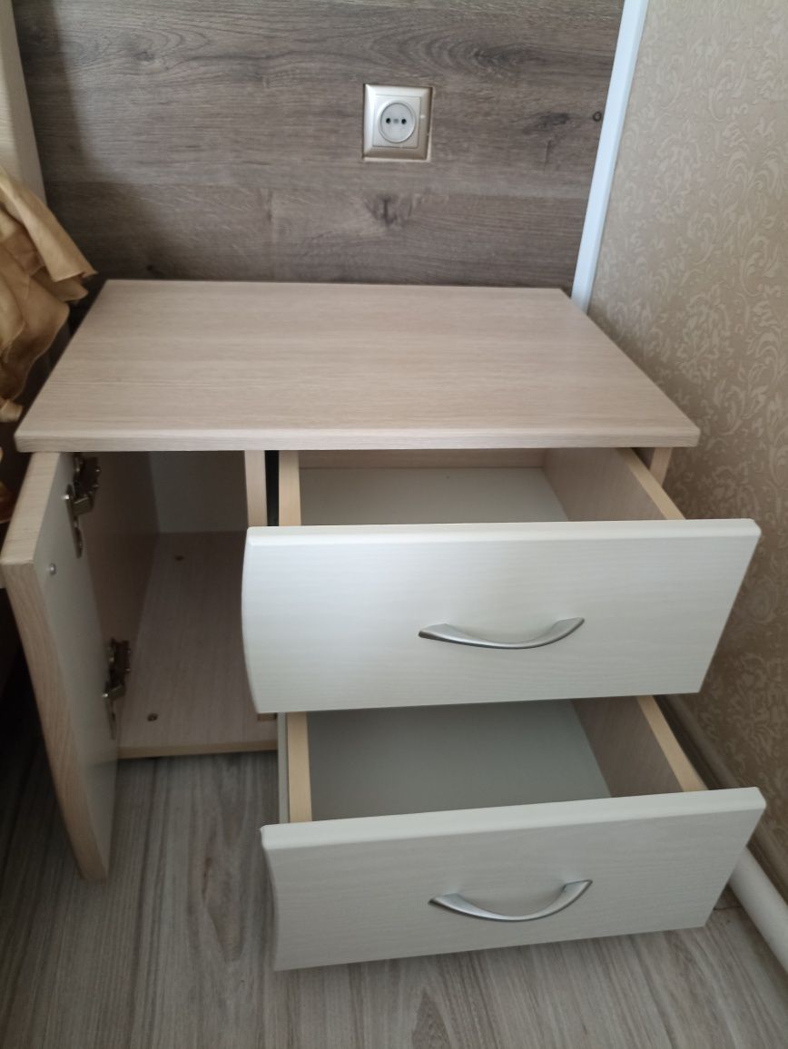 Тумба прикроватная