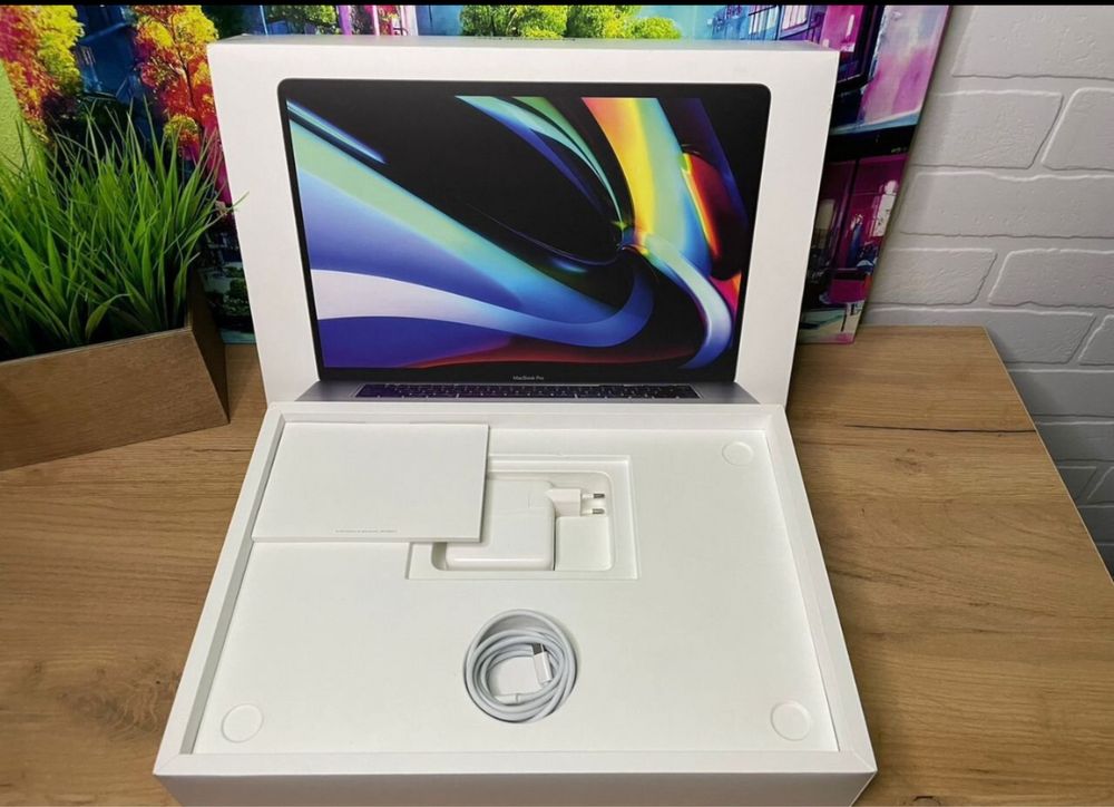 Macbook PRO 16 2019 RAM 64 GB Video 8 GB SSD 4 TB