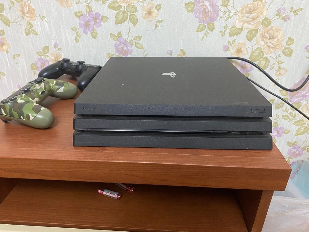 Продам PS 4 (плейстейшен) 1 теребайт + 6 шт игра диск!