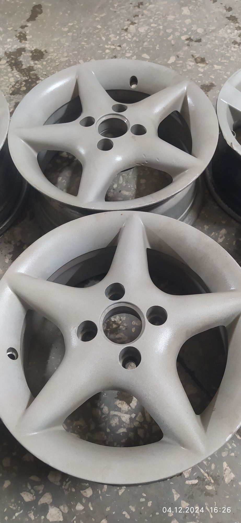 Диски R14 4/100  хорошее состояние ровные отпескаструины под покраску