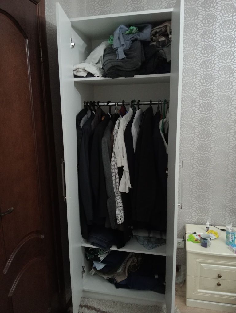 Продам двухдверный шкаф