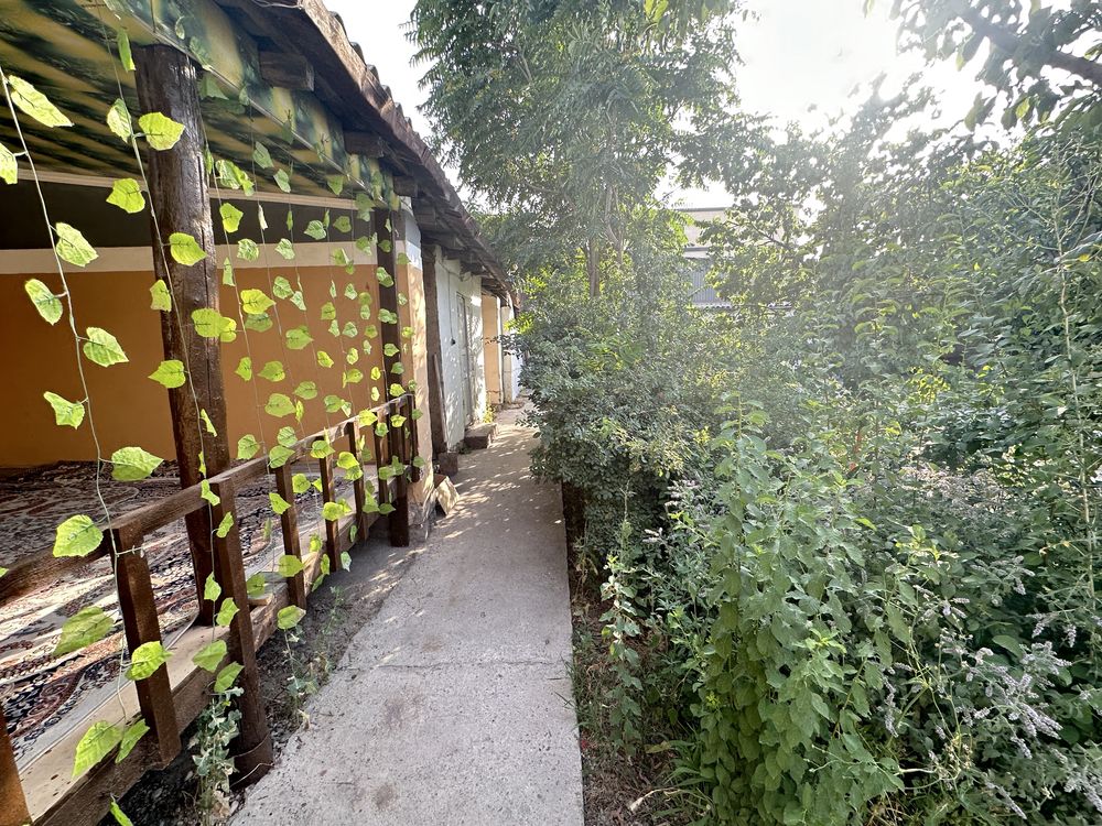 Срoчна уй сатылады,Орталыкта орналаскан,барлык условиясы бар.