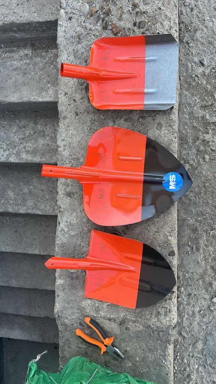 В продаже лопаты