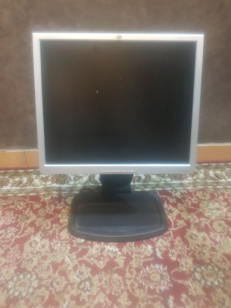 Монитор HP в хорошем состояние.