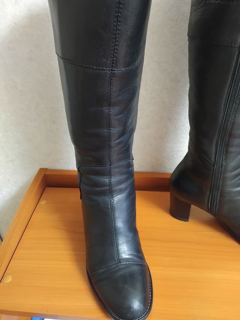 Продам кожанные сапоги. Зимние Размер 35 .Одевала пару раз. Новые.