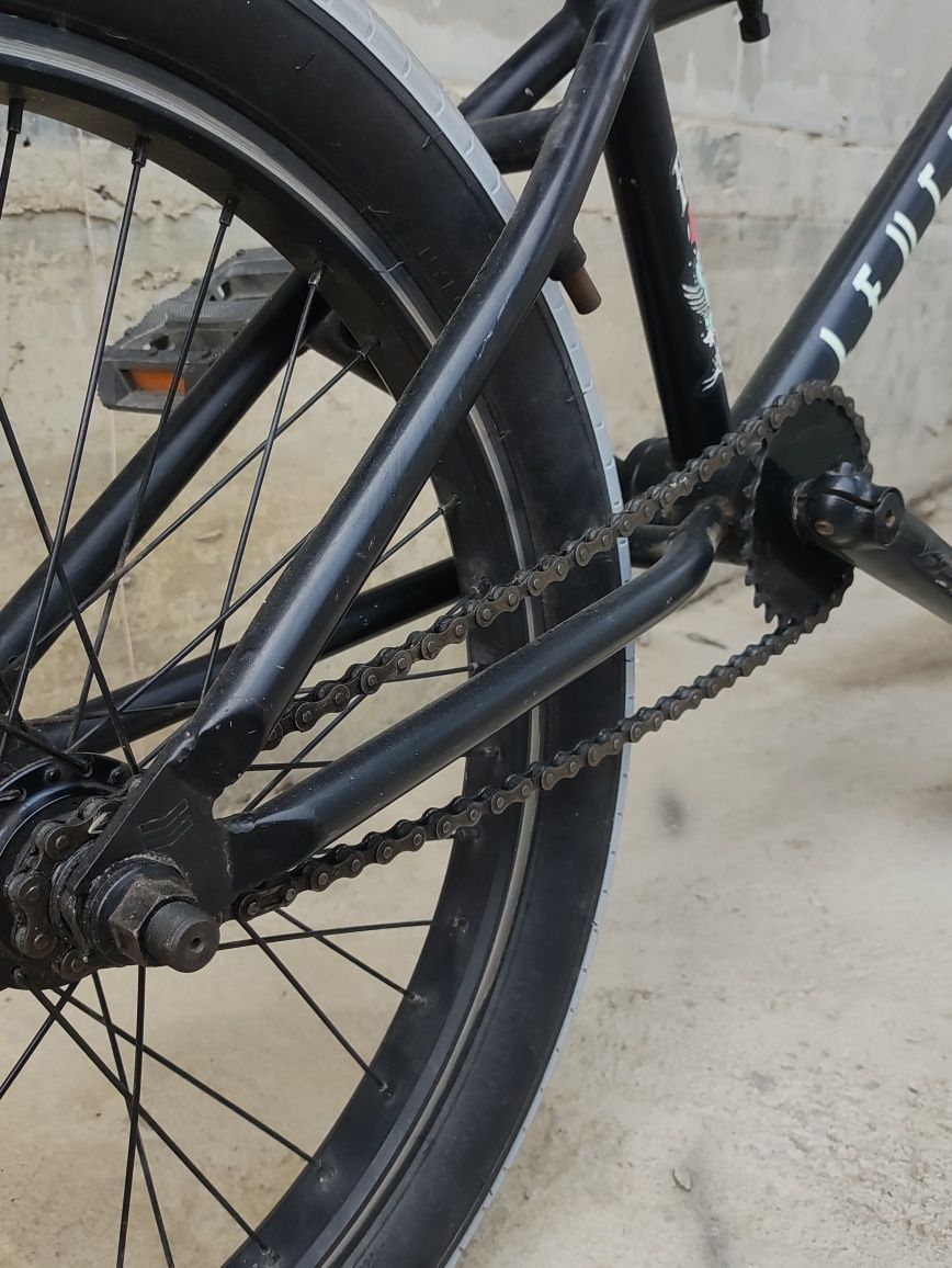 BMX HARO LEUCADIA черного цвета