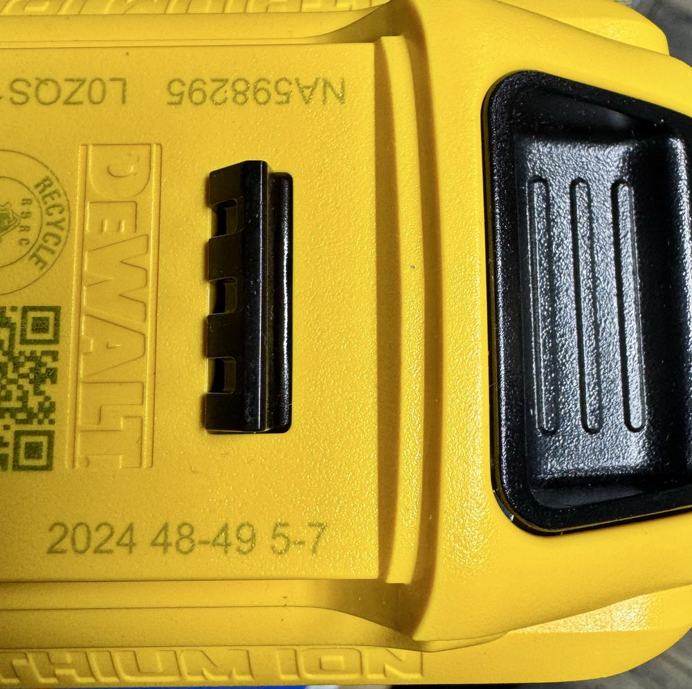 Акб dewalt 8Ah аккумулятор, made in Mexico, оригинал