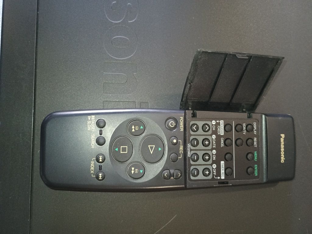 Видеомагнитофон Panasonic HI-FI STEREO.