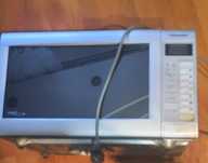Продаю микроволновку PANASONIC  серебристый  бу