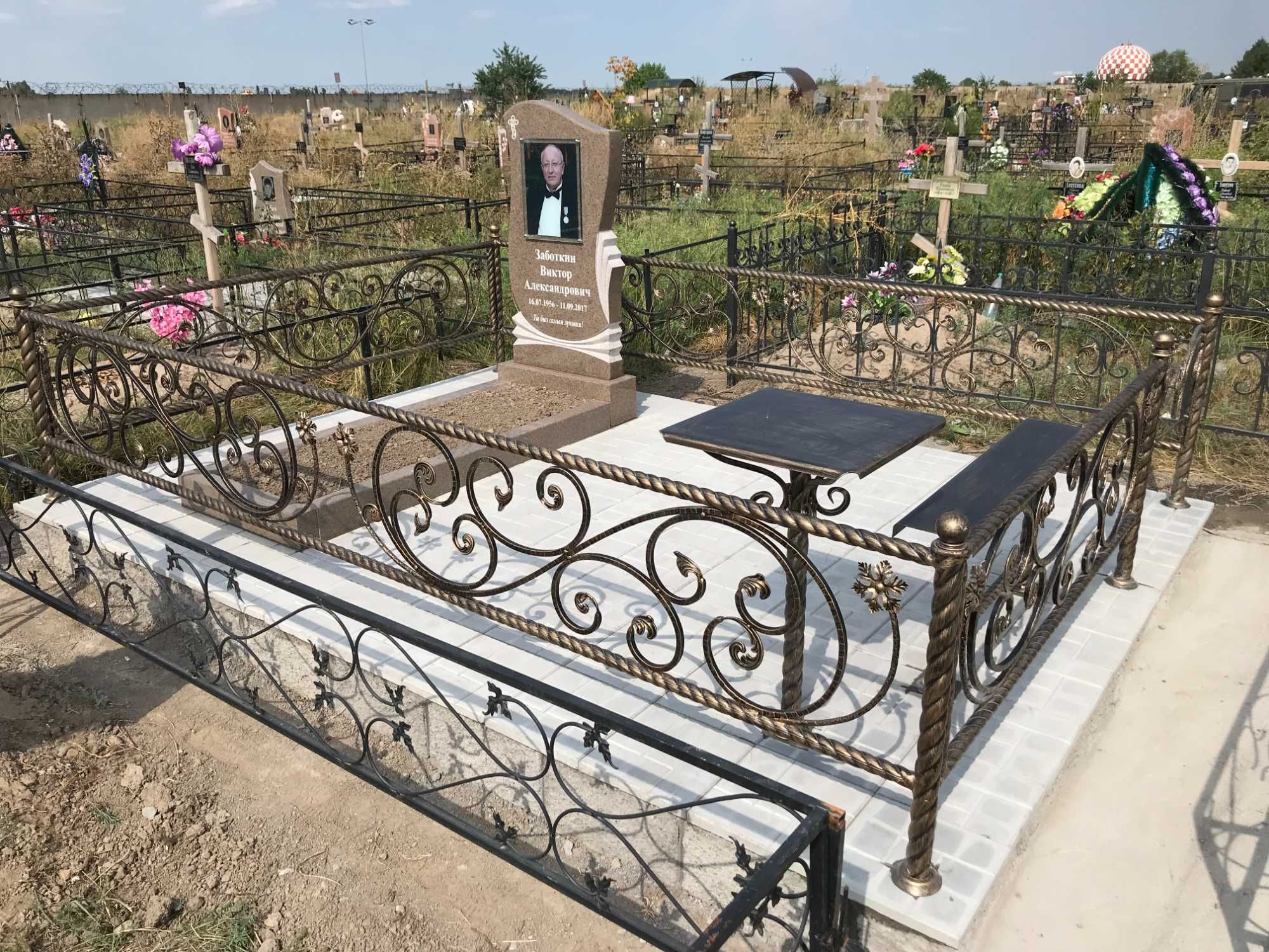 Оградки, Таблички, Памятники, Благоустройство могил.