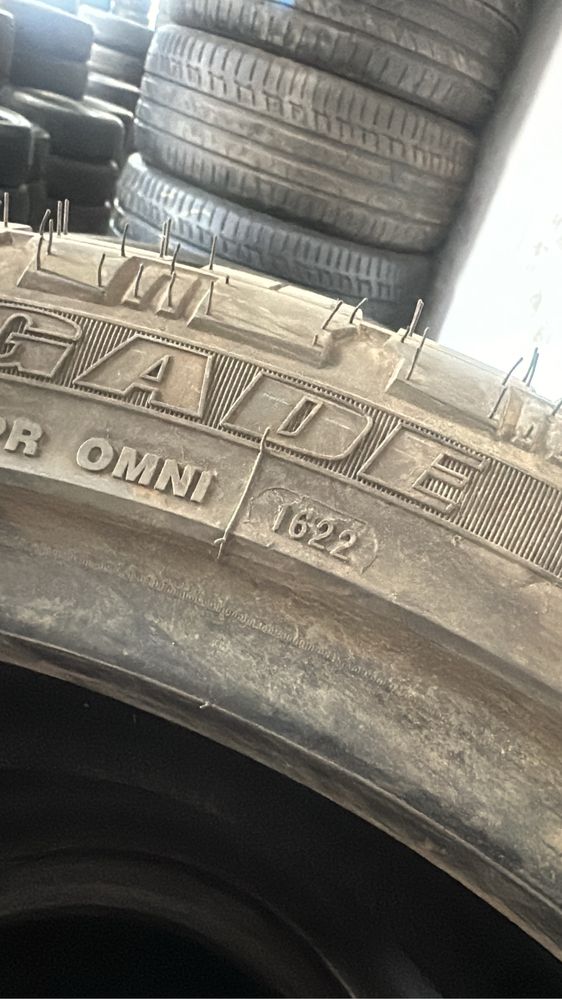 Шины 305/40/22 в идеальном состаяние