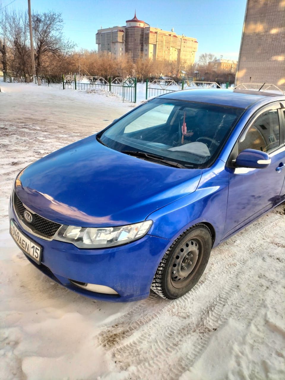 Продам надёжный седан на полном ходу.