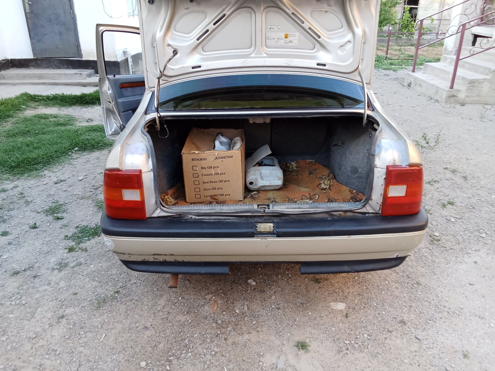 Саудасы бар көлік жүріп тұр айдап жүрміз