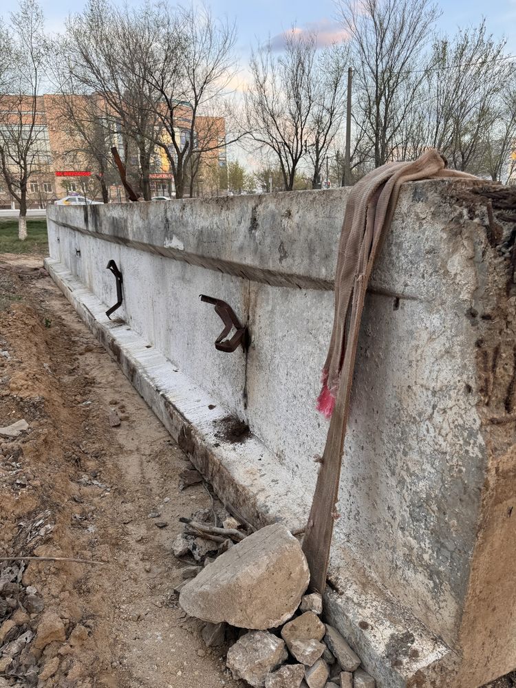 Отдам фундаментную балку 12 м в длину, железобетонный блок