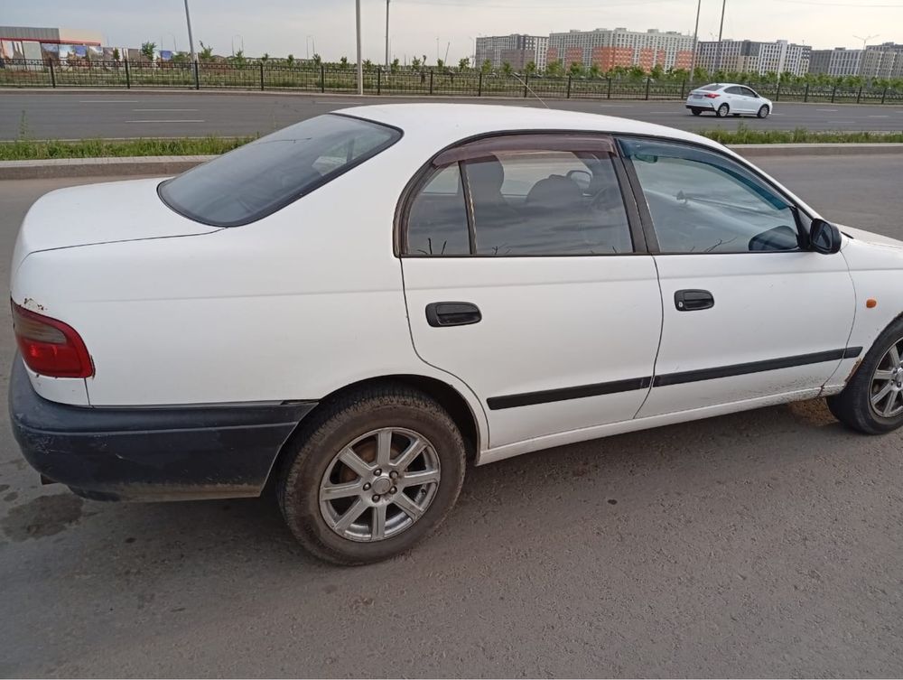 Продам тойоту карина