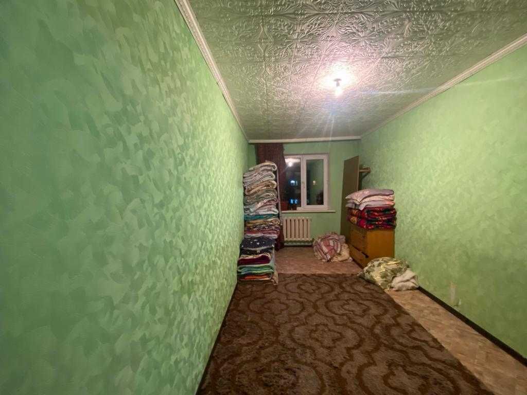 S  Продам 2-х ком на 6 мкр 4/5 этаж, не угловая
