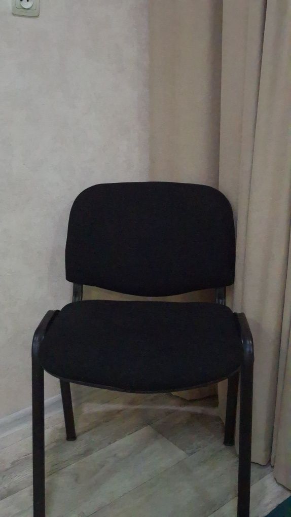 Продам офисные стулья.