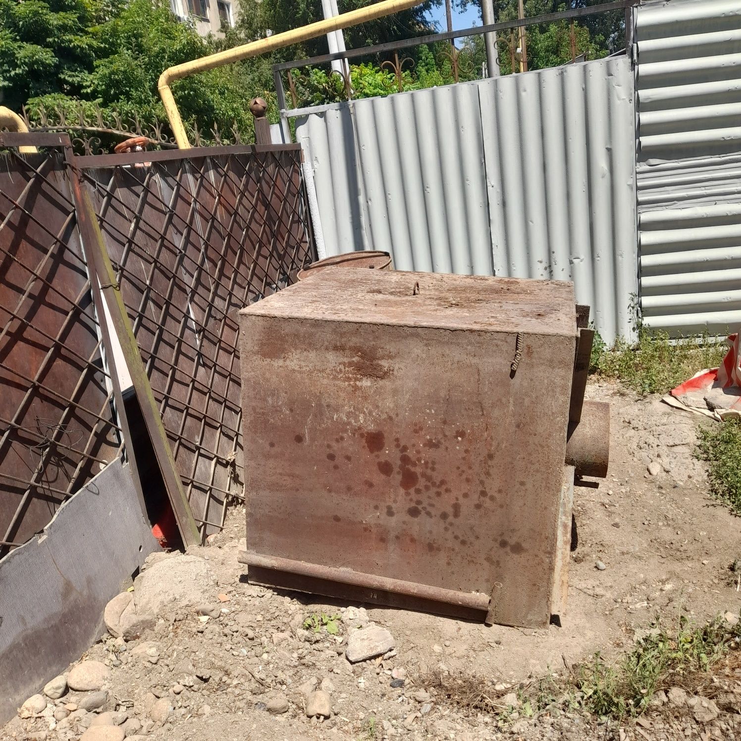 Продам ёмкость под топливо .