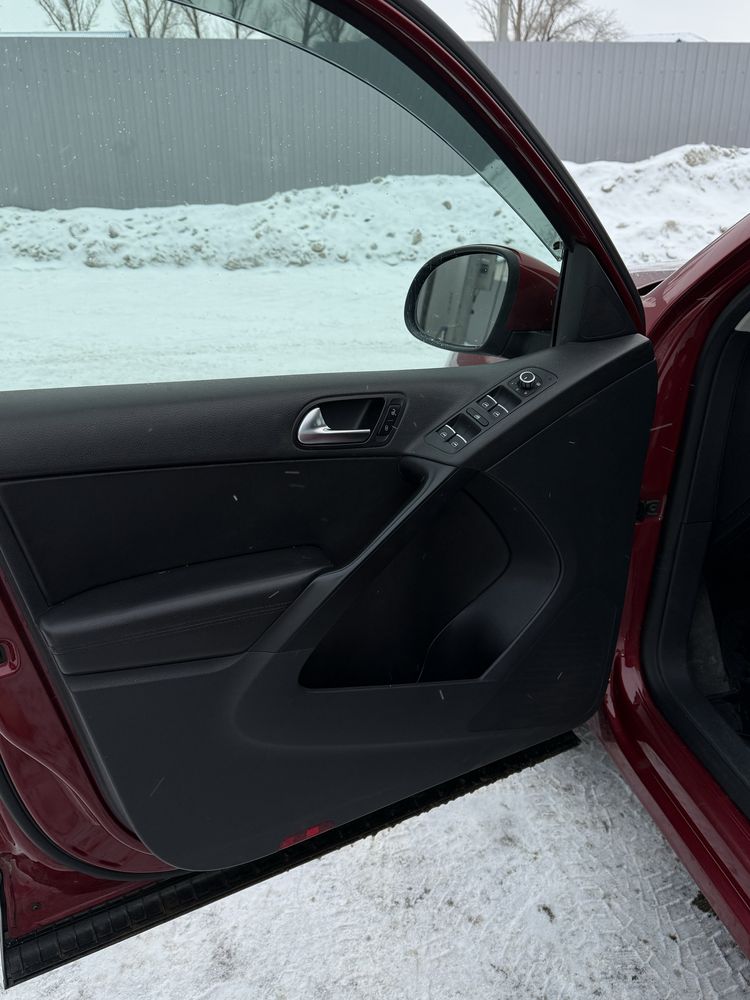 Volkswagen Tiguan 2011г