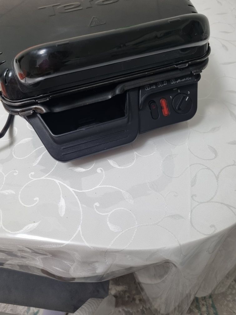 Продам электрогрильницу  TEFAL в хорошем состоянии