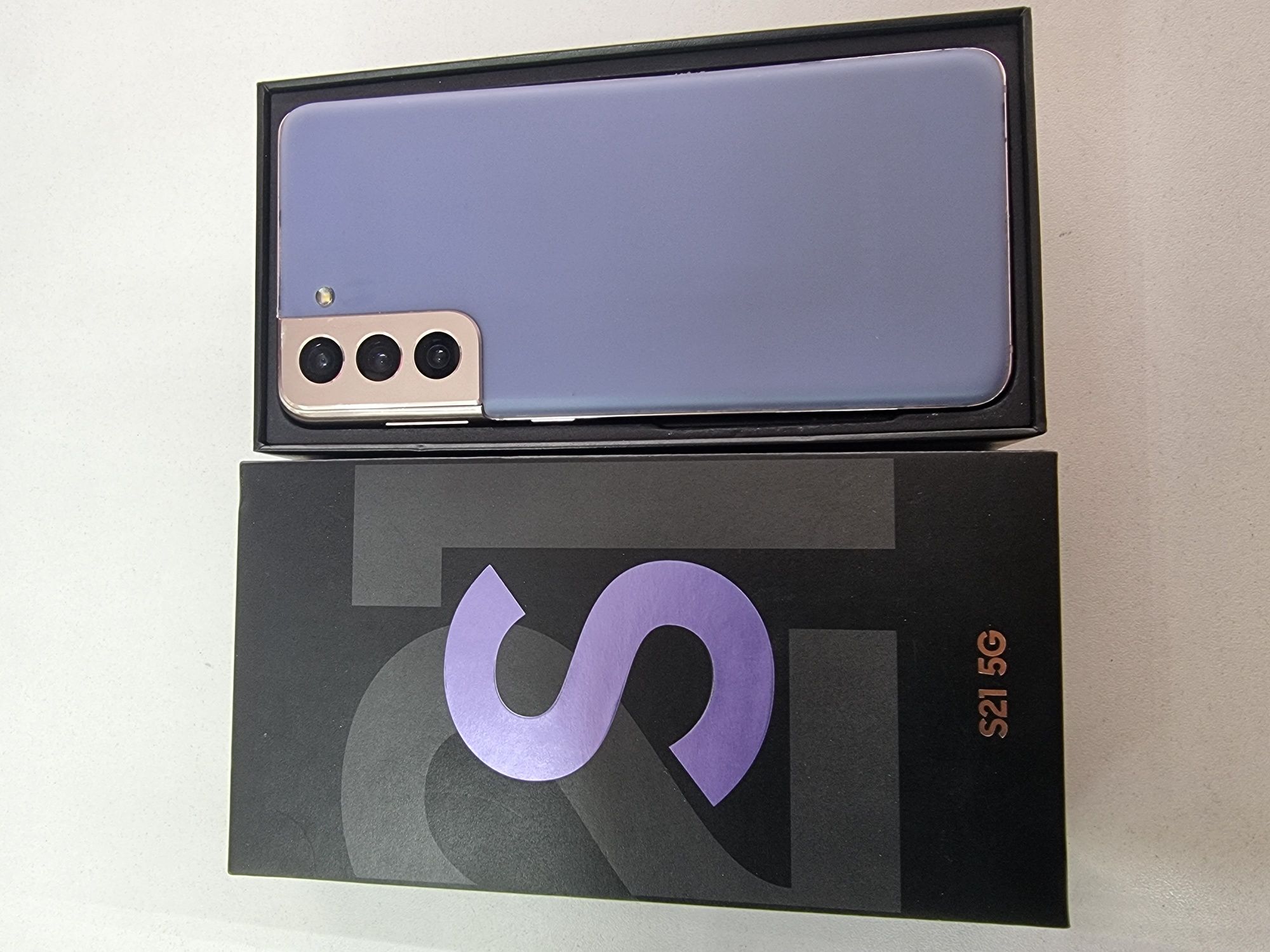 Samsung  S21.128гб