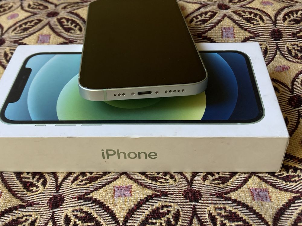 Iphone 12.