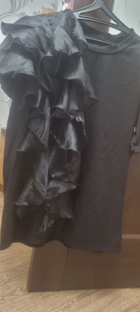 Продам женские вещи .
