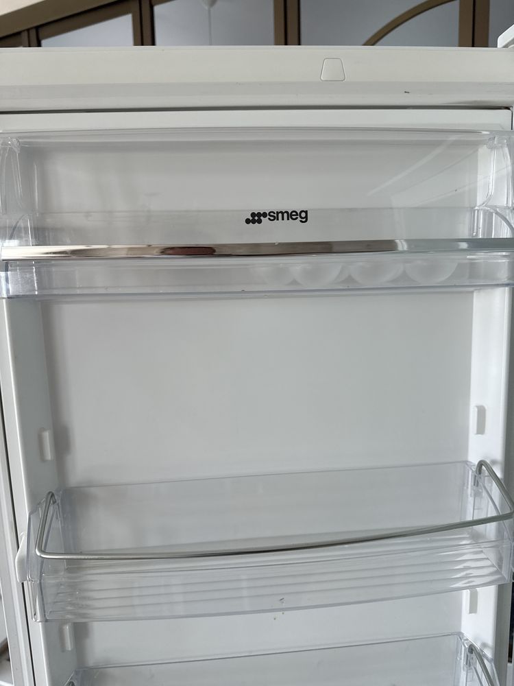 Продам встроеный золодильник