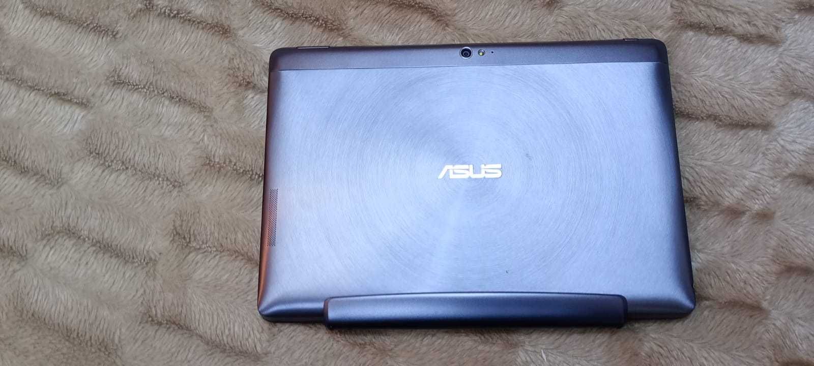 планшет.ASUS Eee Pad TF 700 с доп станцией. В отличном состоянии.