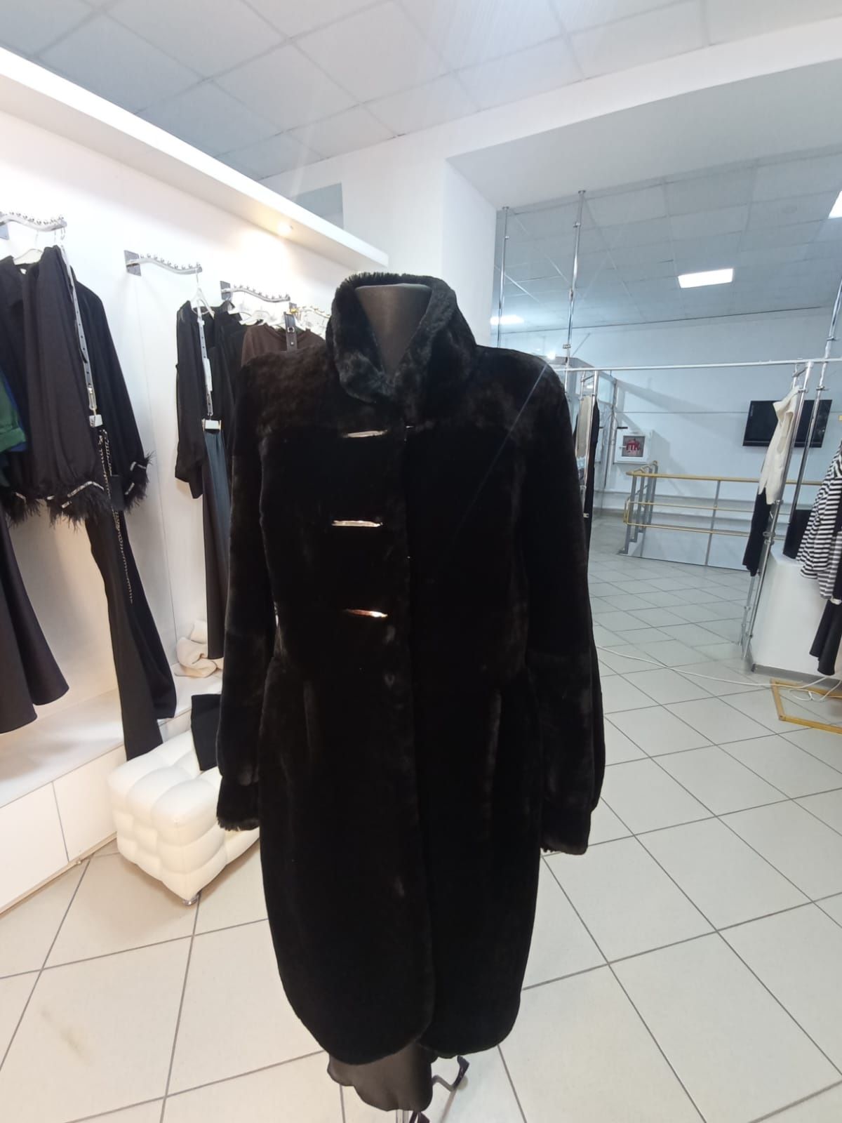 Продам мутоновую шубу