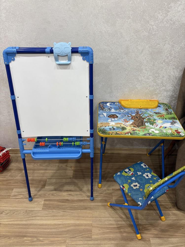Продам детскую парту и доску .