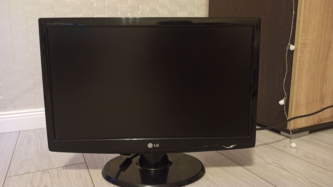 Монитор LG flatron W2243S-PF