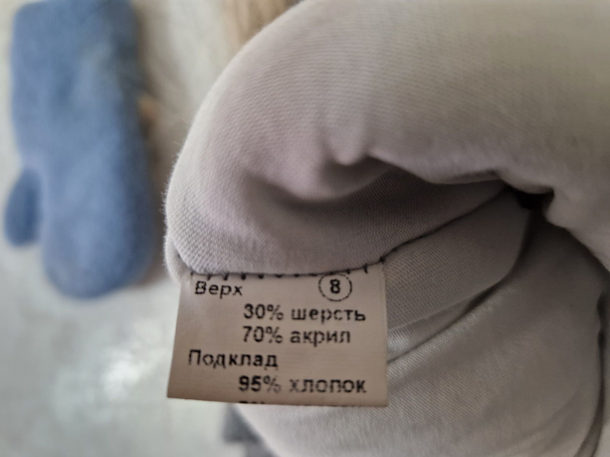 Продам детскую шапку, манишка(шарф), варежки