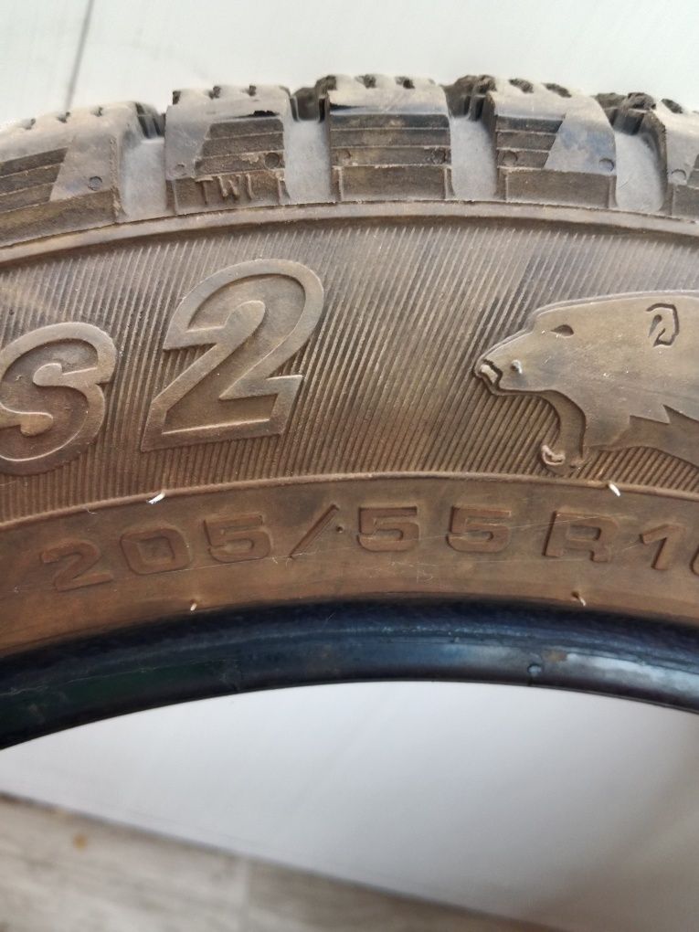 Продам авто шины 205/55/17 б/ у зимние недорого