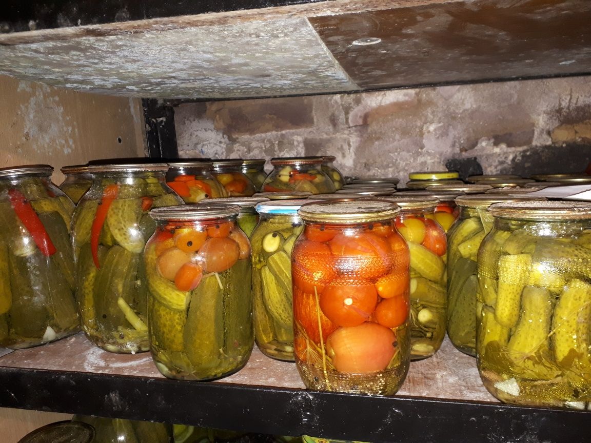 Продам соленья помидоры огурцы
