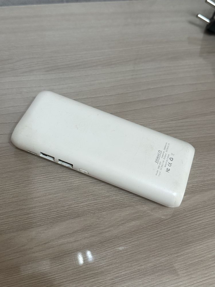 Продам пауэрбанк Demaco