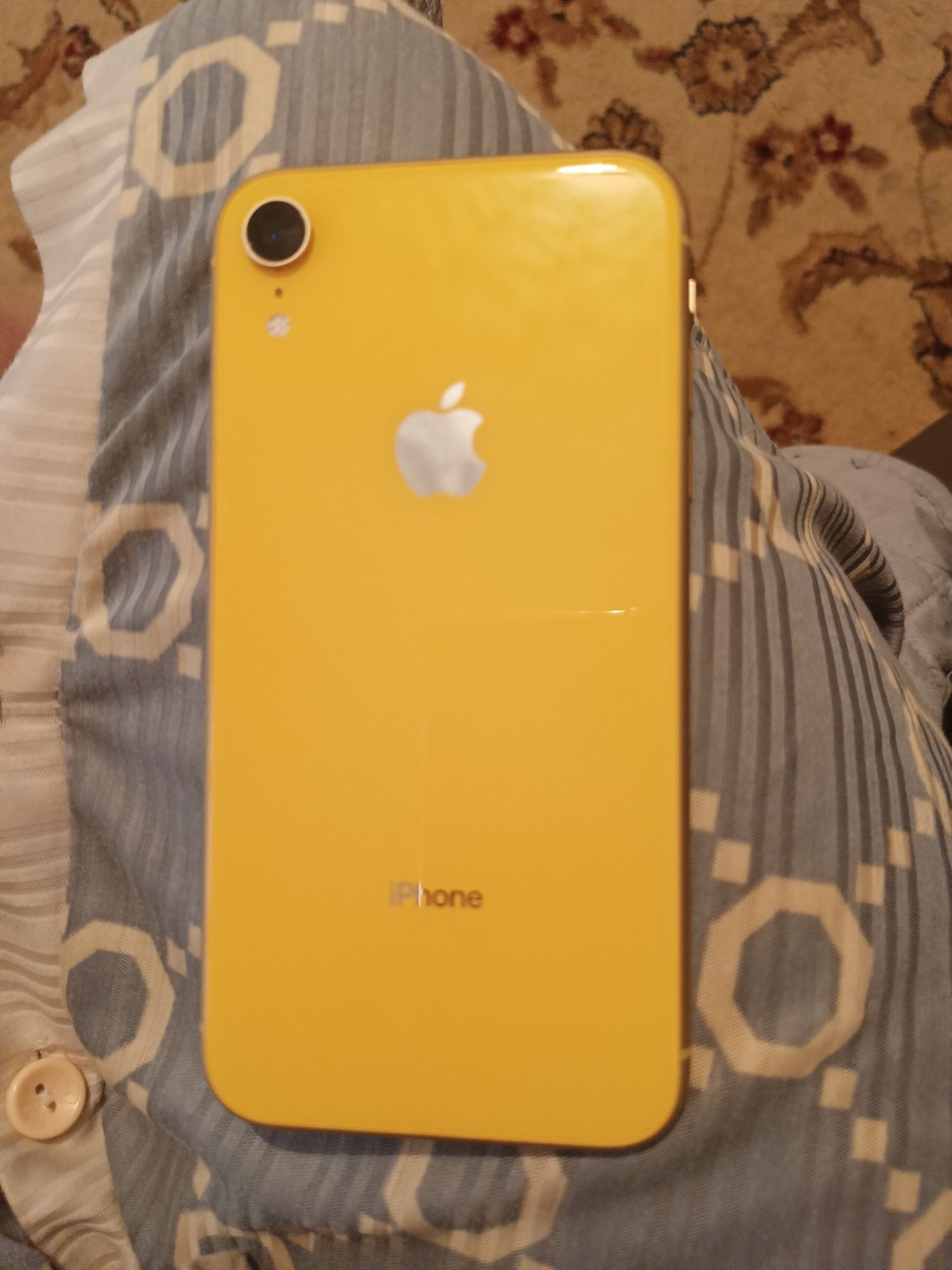 Продам айфон 10 XR