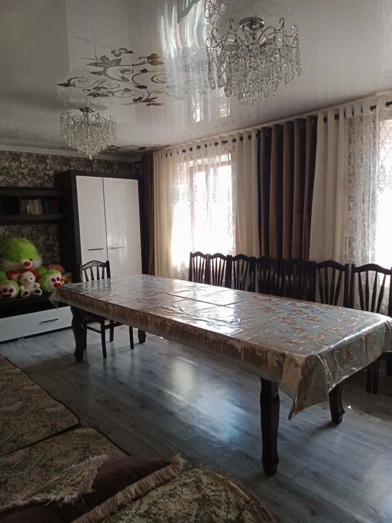 Стол со стульями