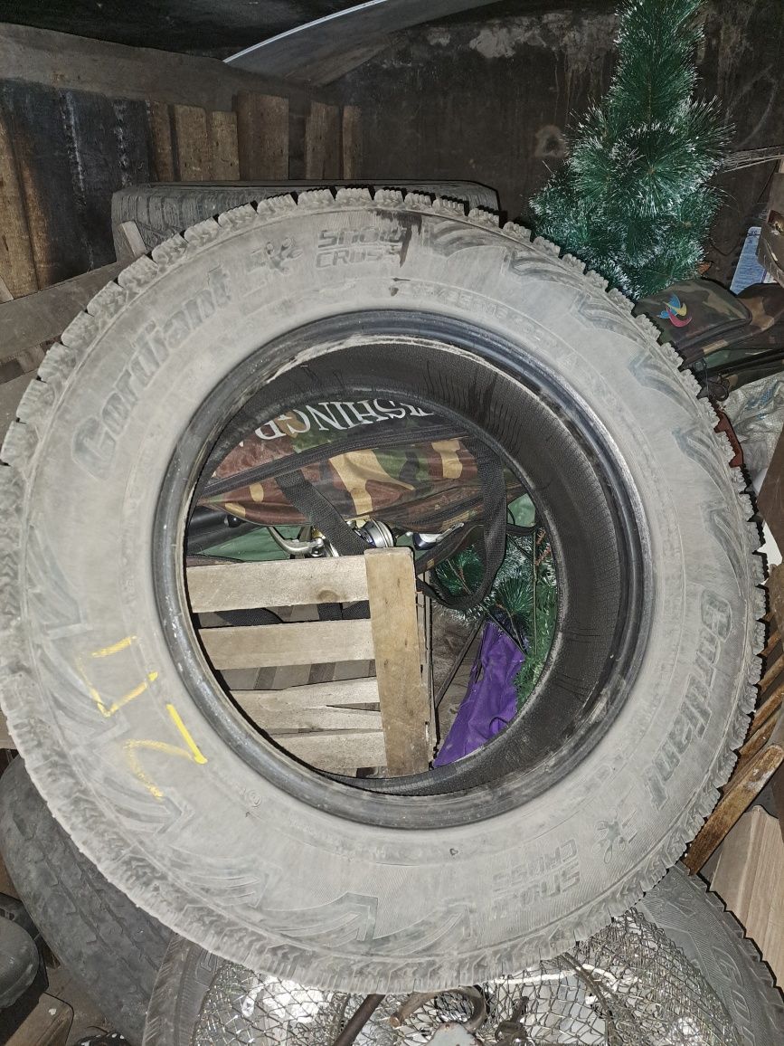 Зимняя резина 215х65 R16